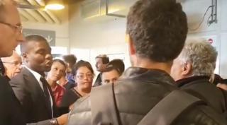 Zeci de români, blocați de 24 de ore pe aeroportul Paris Beauvais