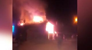 București: Opt oameni au rămas pe drumuri, după ce o casă a ars în Giulești