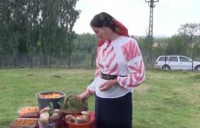 Sărbătoarea ciupercilor din Dealu Negru. Sătenii au adus la târg produse tradiţionale, preparate după reţete vechi