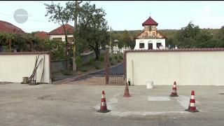 Revoltă printre localnicii judeţului Gorj, din cauza gardurilor din cimitir