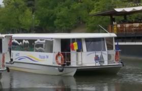 Edilii din Timişoara au găsit o variantă de valorificare a vaporaşelor de agrement cumpărate pe bani mulţi: le închiriază pentru petreceri