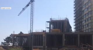 Accident cumplit la un hotel deţinut de SRI în Olimp. Un muncitor s-a dezechilibrat şi a căzut de pe o schelă, de la etajul al doilea