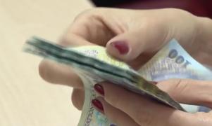 Românii care vor să urmeze cursuri de specializare sau să îşi schimbe profesia vor primi credite garantate de stat