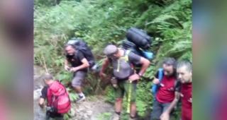 Doi turişti francezi s-au rătăcit în Masivul Piatra Craiului. Au intervenit salvamontiştiştii