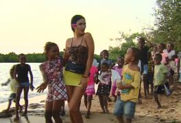 Concurenţii din "Ultimul Trib" fac schimb de obiceiuri cu localnicii din Madagascar