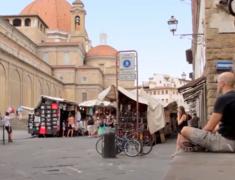 Mâncatul pe stradă, amendat în Florența cu până la 500 de euro