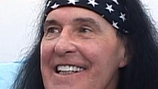 Dave Evans, primul solist al trupei AC/DC, fan al dentiștilor români