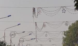 La început de septembrie, cu 28 de grade Celsius, Bârladul a fost împânzit cu decoraţiunile luminoase de Crăciun