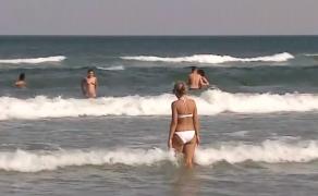 Vacanță prelungită la malul mării. Turiștii nu se dau duși de pe litoral