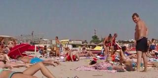 Toamnă ca-n toiul verii pe litoralul din România. Turiştii profită de preţurile mult mai mici