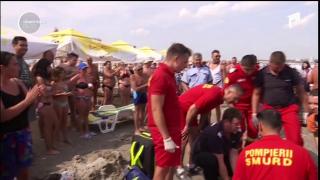 Turist de 67 de ani,la un pas de moarte pe plaja de la Saturn, după ce a fost înghiţit de valuri. Salvatorii, recompensaţi cu aplauze
