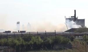 Incendiu puternic la o fabrică de prelucrare a lemnului din Drobeta Turnu Severin. Şase echipaje de pompieri s-au luptat cu flăcările