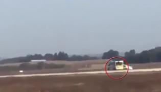 Momente de panică pe aeroportul din Lyon. Un individ a reuşit să ajungă cu maşina pe pistă!