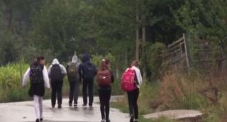 În comuna Moşna din Iaşi, zeci de localnici au devenit părinţi adoptivi pentru copii abandonaţi de cei care le-au dat viaţă