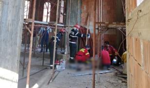 Accident cumplit în biserică. Un bărbat se zbate între viaţă şi moarte după ce a căzut de la 10 metri