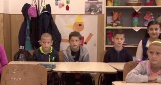 Situație uluitoare în Gorj. Mai mulți elevi merg la o școală fără profesori, manuale sau catalog