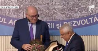 Europa a venit să vadă ce se întâmplă în capitala pestei porcine. Comisarul european pentru Agricultură a vizitat o fermă din Ialomiţa