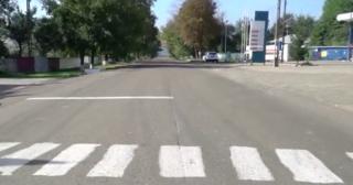 O adevărată minune a şoselelor a apărut la Botoşani. O trecere de pietoni privată, făcută cu bidineaua