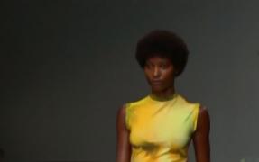 Premieră la Săptămâna Modei din Londra. Blănurile naturale au fost excluse din colecții