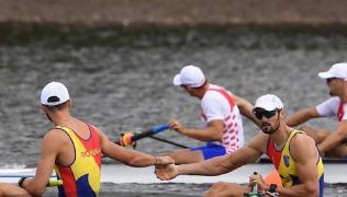 Aur la canotaj pentru România