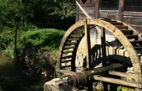 O moară-monument, din Munţii Pădurea Craiului din Bihor, încă mai macină după 150 de ani