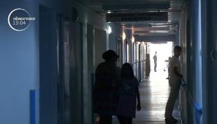 Un elev din Craiova a fost desfigurat de un coleg, pe motiv că se îmbrăca prea frumos