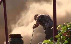 Un tânăr a fugit de la petrecerea de ziua lui pentru a salva două locuinţe curprinse de flăcări