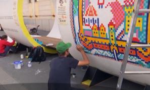 În Timişoara au apărut zece tuburi uriaşe pe care oricine poate picta, indiferent dacă este artist profesionist sau amator