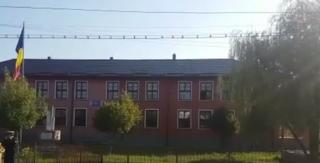 Un copil de 14 ani şi o femeie, răniţi într-o explozie într-o şcoală din Mureş. Alţi 70 de elevi şi dascăli au fost evacuaţi