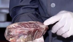 În plină criză a pestei porcine, porcul pierde teren în faţa vitei. Un kilogram din Japonia costa chiar și 1.000 de euro