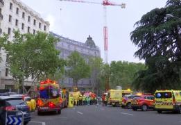 Un mort și 11 răniți, după ce o schelă s-a prăbuşit de pe celebrul hotel Ritz din Madrid