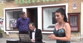 O pauză de operă, în stradă. Este noul mod prin care soliştii îşi atrag ascultătorii