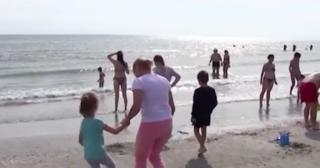 O mamă singură, cu patru copii, a simţit că viaţa îi zâmbeşte iar, odată cu darul primit de la Fundaţia Mereu Aproape