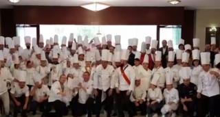 În timp ce bucătarii români pleacă în străinătate, angajatorii din ţara noastră caută forţă de muncă peste hotare