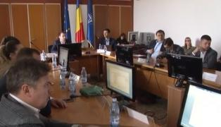 Scandalul privind taxarea roamingului a ajuns în Parlament. Sute de români s-au trezit că nu beneficiază opţiune, când pleacă în străinătate