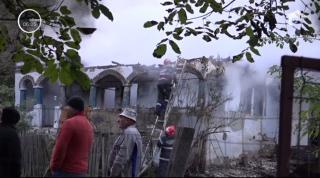 Un bărbat din Câmpulung a rămas fără casă, după ce a încercat să ardă în sobă haine stropite cu benzină