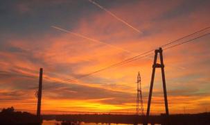 Toţi ochii au fost spre cer, când cel mai frumos apus al anului a înroşit cerul Capitalei. Un spectacol surprins în mii de imagini