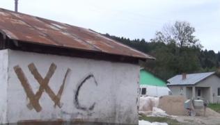 Școală ca-n secolul 19. Elevii dintr-o comună din Maramureș se spală la lighean și merg la toaletă în curte