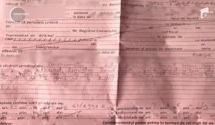 Părinţii amendaţi de Poliţie din cauza plânsetelor copilului contestă amenda