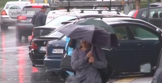 Octombrie începe cu o schimbare dramatică de vreme. Temperaturile scad şi încep ploile