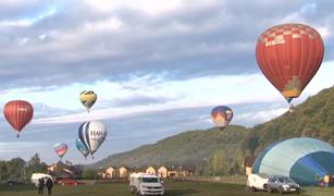 Festival de baloane cu aer cald în Mureș. Zeci de oameni s-au bucurat de o experiență unică
