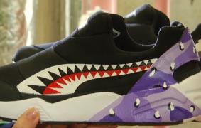 Sneakerşii pictaţi, cu pene sau cu nisip sunt încălţările-vedetă din această toamnă