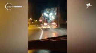 Imagini incredibile pe o stradă din Sibiu. Un şofer a deversat toată încărcătura unei betoniere în mijlocul drumului
