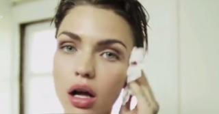 Internetul este plin de capcane. Informaţiile senzaţionale cu celebrităţi sunt momealea hackerilor