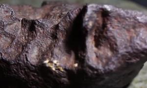 Meteorit folosit ca piedică de ușă, descoperit de o cercetătoare româncă din SUA. Valorează 100.000 de dolari!
