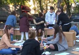 Tablou de Cartea Recordurilor în curtea Colegiului Naţional Unirea din Târgu Mureş