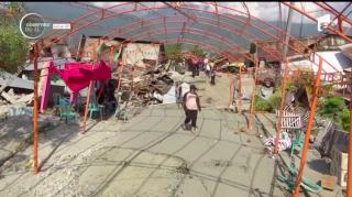 Miracol pe insula devastată de seism şi tsunami din Indonezia! 31 de elevi, găsiţi în viaţă în ruinele unor licee izolate de la sate