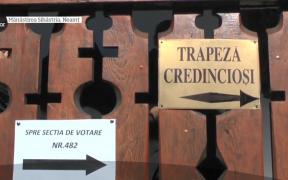 De la slujbă la vot! Valuri de enoriaşi au plecat spre urne după liturghie. O secţie din Neamţ deţine recordul naţional