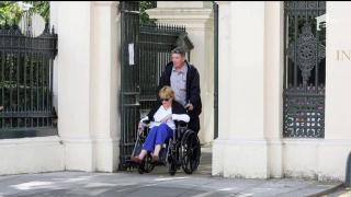 Sora ducesei de Sussex, Samantha Markle, oprită după ce a încercat să pătrundă în Palatul Kensington