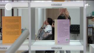 O hairstylistă din Oradea a găsit o metodă inedită pentru a-şi determina clientele să nu mai stea cu ochii în telefonul mobil
